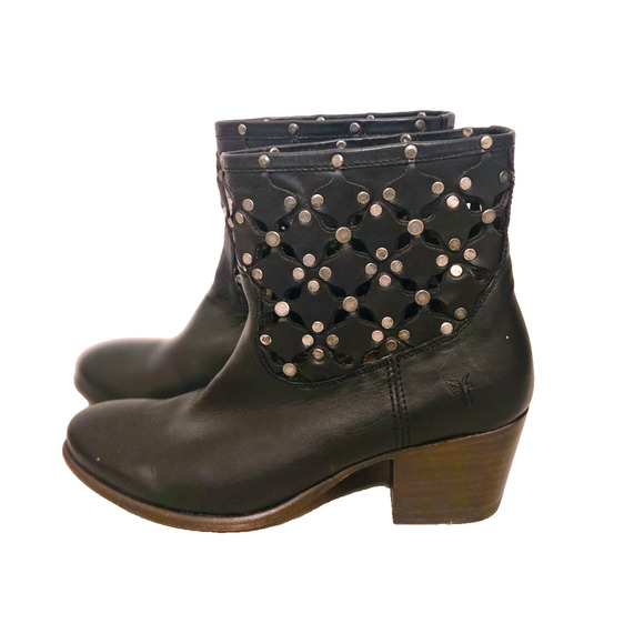 Frye Womens Black Leather Courtney Overlay Studded Laser Cut Ankle Boots 7 - Picture 1 of 11